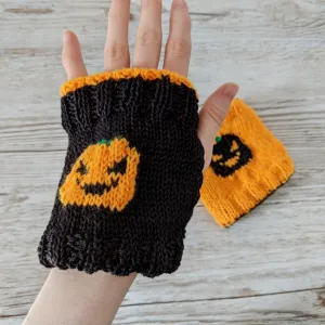 Reversible pumpkin finger-less mittens