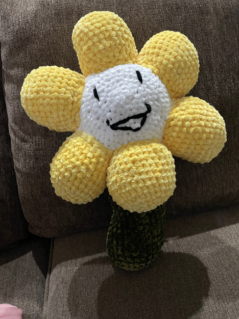 How to Make an Undertale Flowey Plushie [Free Plush Pattern] 