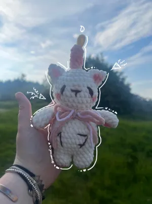 Birthday Cat! - Crochet pattern by Chepileaf.