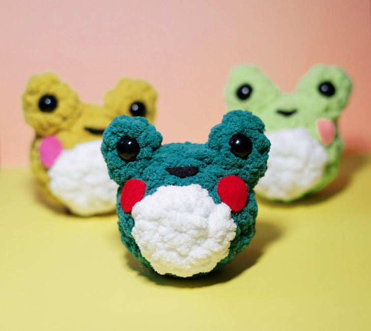 Mini Frog Plush: Crochet pattern