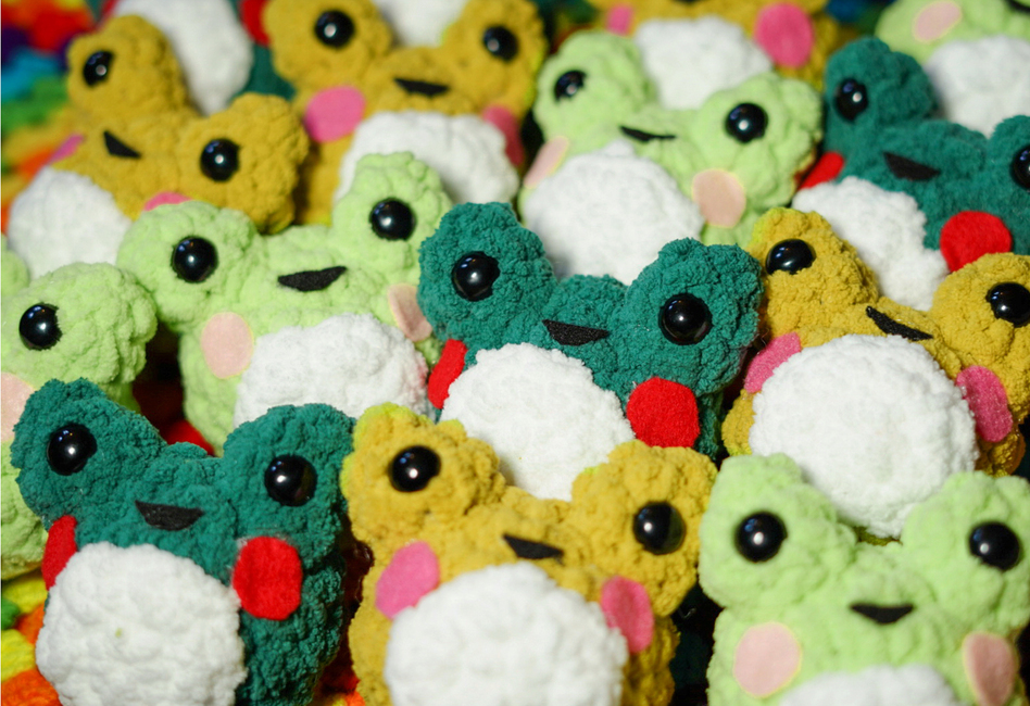 Mini Frog Plush: Crochet pattern