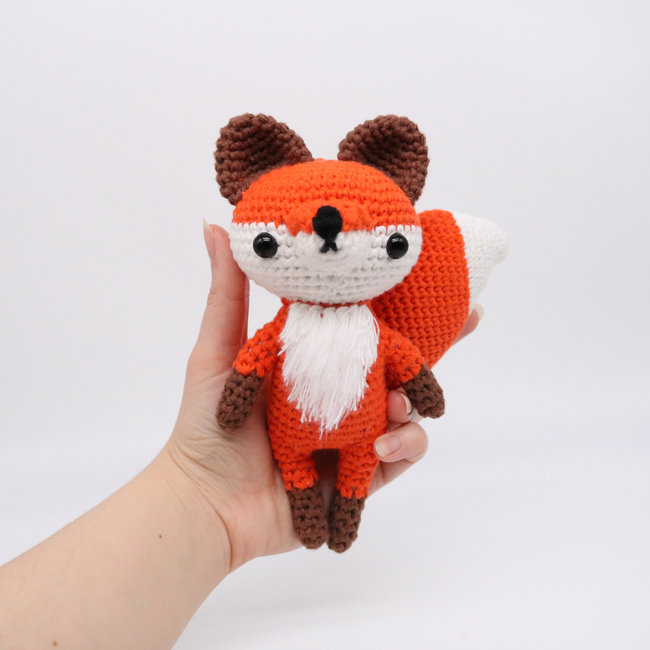Amigurumi fox in glasses (free crochet pattern)