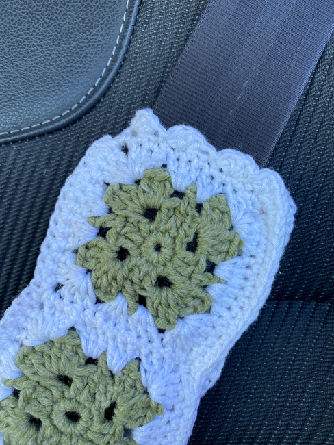 Sunflower seat belt cover: Crochet pattern