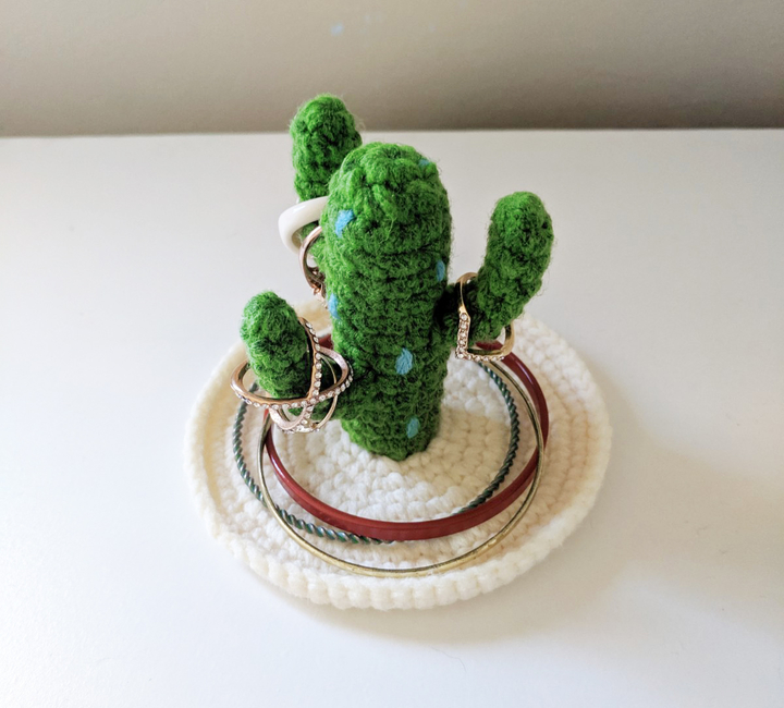 Cactus Jewelry Holder: Crochet pattern