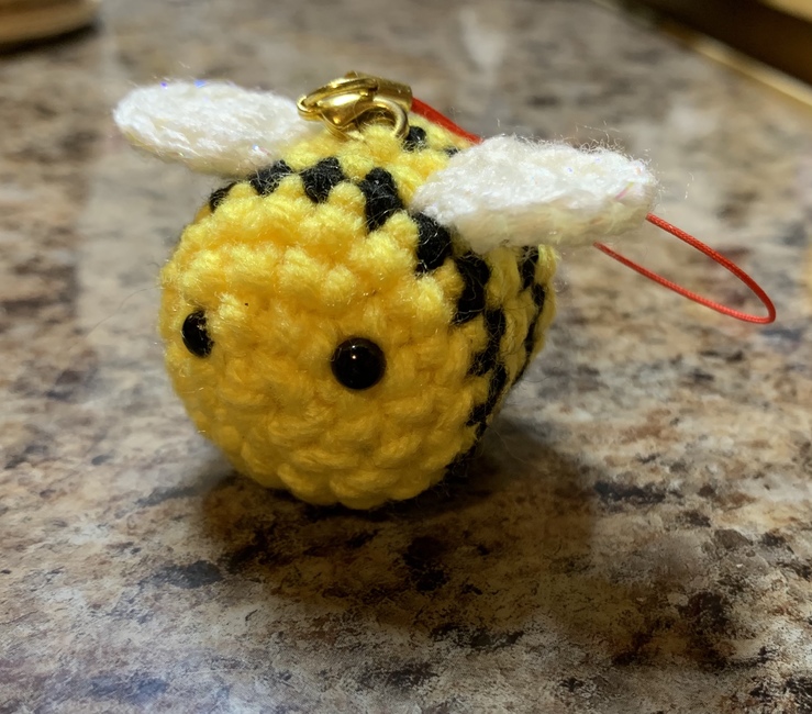 FREE Bella the Bee Keychain: Crochet pattern