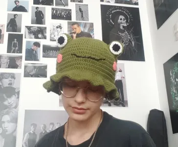 Wavy Bucket Hat - Frog Edition!