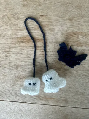 Crochet hanging ghosts