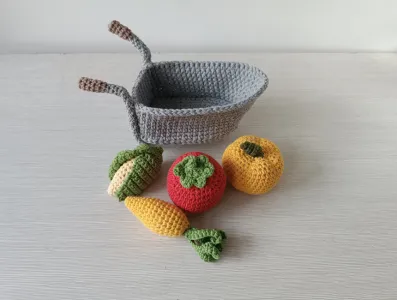 Crochet pattern Wheelbarrow and Vegetables