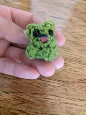 Crochet No Sew Mini Friendly Froggy