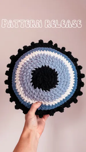 Half Moon Modern Crochet Pillow Pattern - JSPCREATE