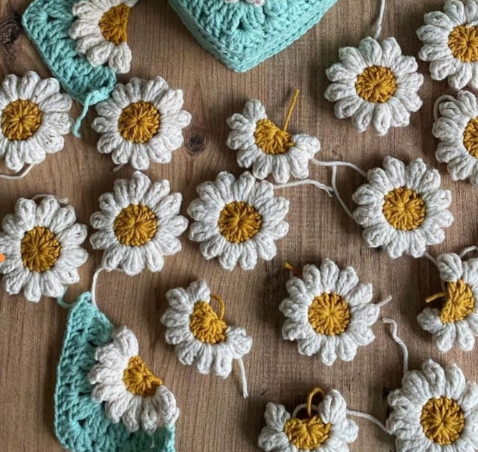 Daisy Granny Square crochet: Crochet pattern | Ribblr