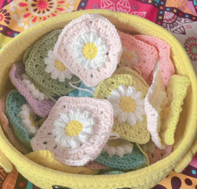 Crochet Daisy Granny Square Blanket- Free Crochet Pattern - A