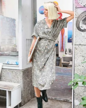 Burda | Chic, Kimono wrap dress | Easy | Sizes 36, 38, 40, 42, 44, 46, 48