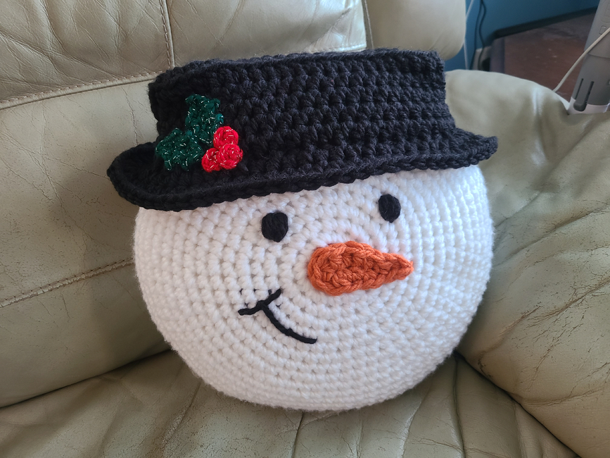 Crochet Pattern Snowman Hat: Fun Christmas Crochet Snowman Beanie