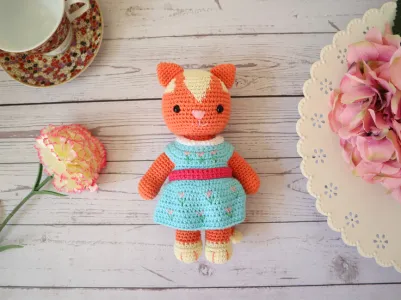 Claudia the Cottage Cat Amigurumi