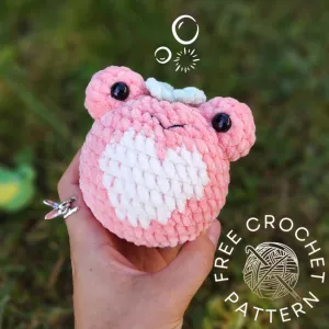 Plush Frog with Heart Free Amigurumi Crochet Pattern