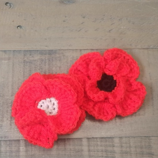 Double Poppy flower pin: Crochet pattern