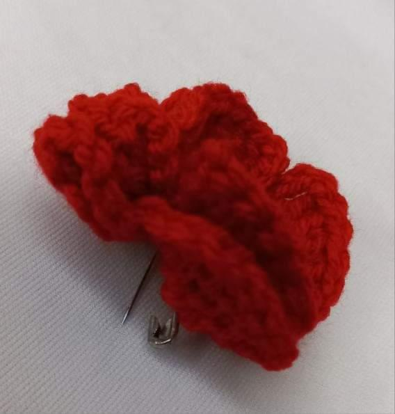 Double Poppy flower pin: Crochet pattern