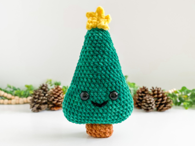 Plush Christmas Tree Crochet Kit – seelycrochet