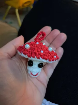 MUSHROOM PEOPLE KEYCHAIN