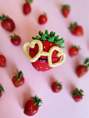 Crochet funny strawberry amigurumi pattern