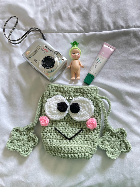 mini keroppi pouch pattern: Crochet pattern