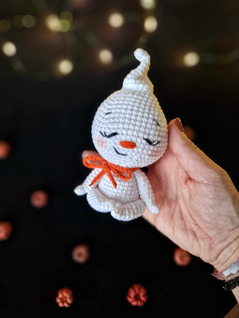 Crochet yoga ghost amigurumi: Crochet pattern