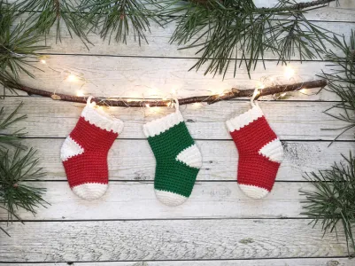 Crochet mini stockings pattern