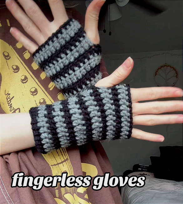 Granny Square Stripes Fingerless Gloves