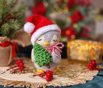 Crochet Christmas penguin with Christmas tree amigurumi pattern