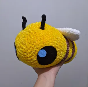 Giant Minecraft Bee