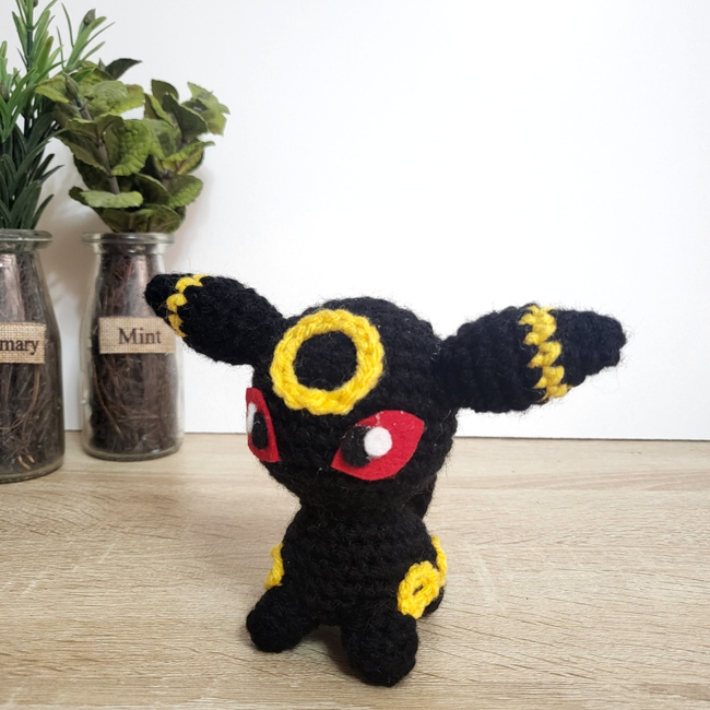 Amigurumi toy pattern Pokemon Umbreon. Crochet toy