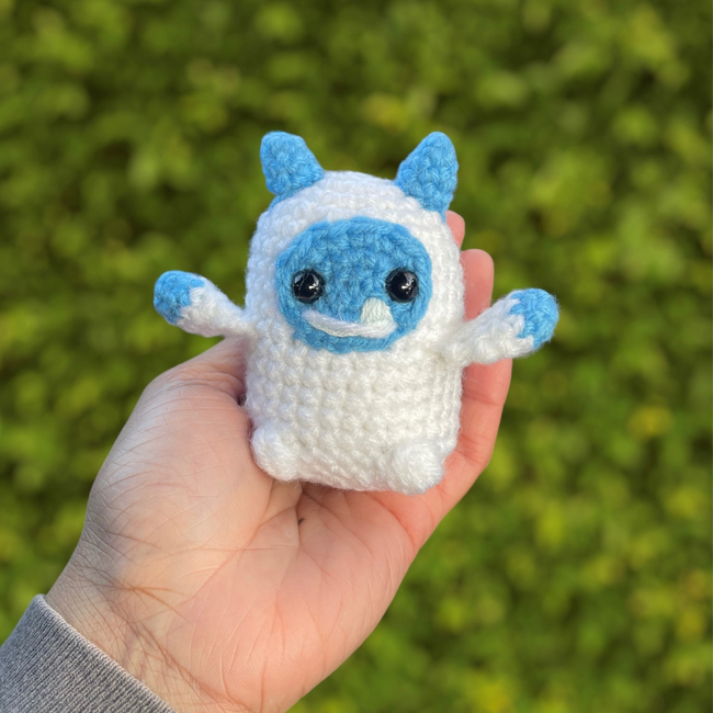 Mini Yeti amigurumi pattern 