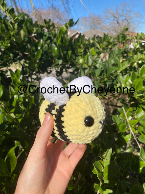 FREE Cute Crochet Bee: Crochet pattern