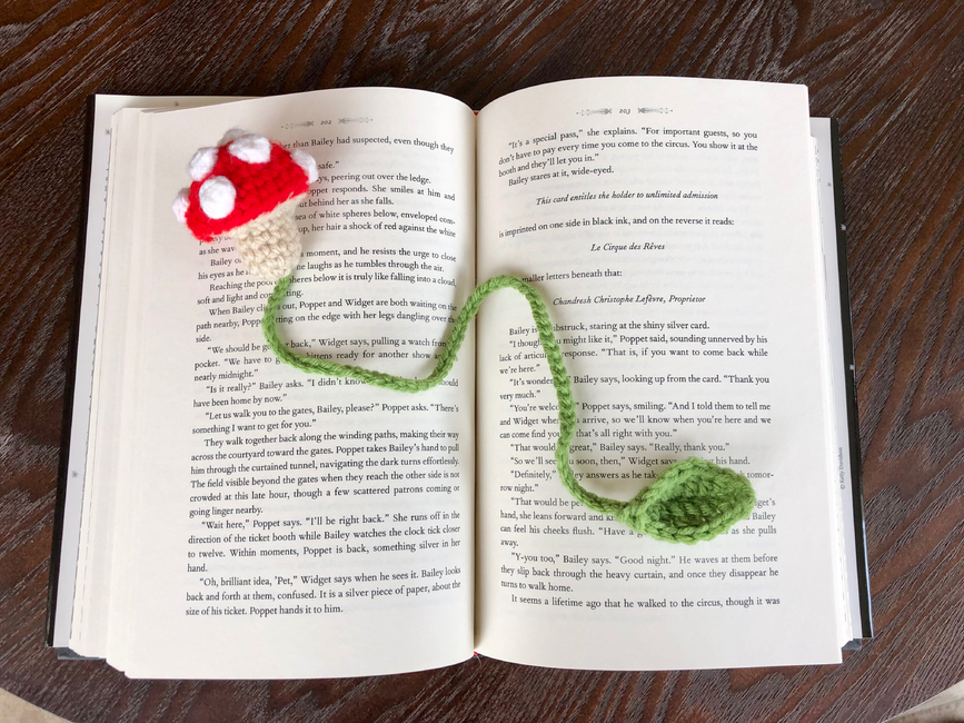 Mushroom Bookmark: Crochet pattern