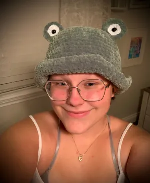 Crochet frog bucket hat pattern