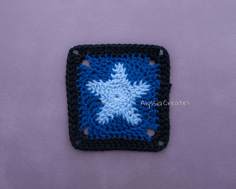 star granny square book sleeve: Crochet pattern