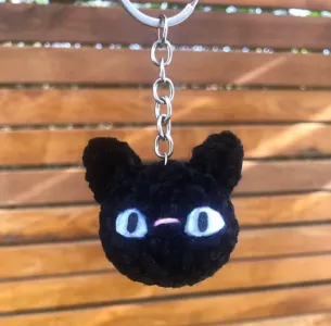 Black cat keychain