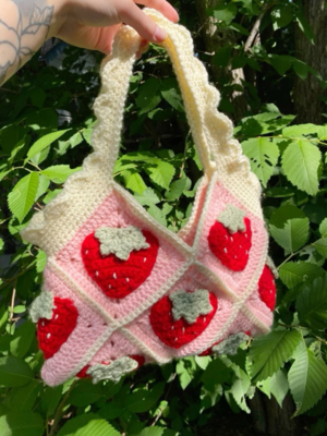 Crochet Strawberry Kiss Handbag Pattern