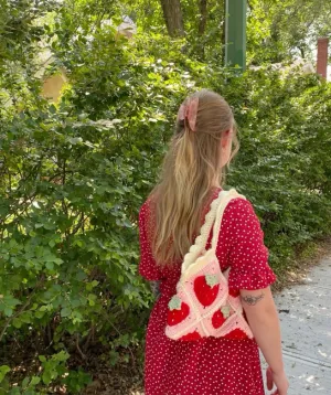 Crochet Strawberry Kiss Handbag Pattern