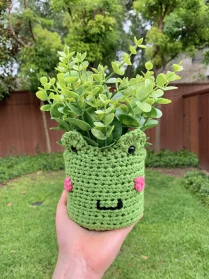 froggie crochet planter pattern