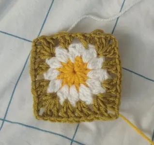 Flower daisy granny square <3