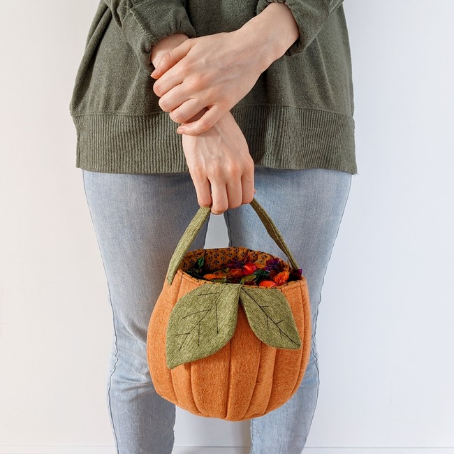 Sleepyville Critters - Halloween Purse | Pumpkin Purse | Glow in the Dark  Jack O Lantern Pumpkin Crossbody Bag in Vinyl | Two Faced Jack O Lantern Bag:  Handbags: Amazon.com