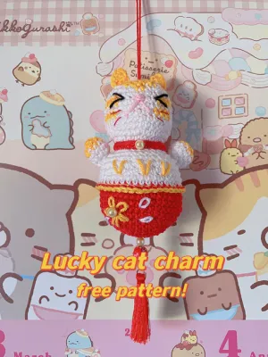 Lucky cat charm