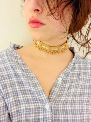 Romantic choker