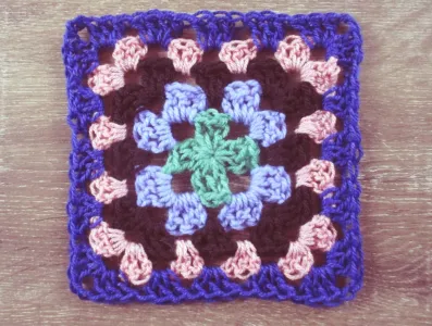 Lacy DK Granny Square \'Spearmint, Dolphin, Noir, Rose, Royal\'