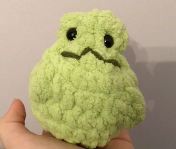 FREE no-sew frog squishy