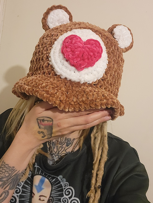 FREE tenderheart bear bucket hat: Crochet pattern