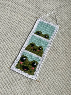 Cute Frog Photo Booth Photos Crochet Tapestry Pattern