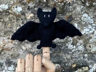 BAT FINGER PUPPET